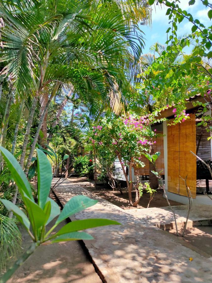 Bale Sampan Boutique Bungalows Gili Trawangan Exterior photo