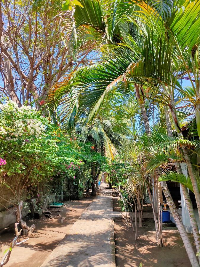 Bale Sampan Boutique Bungalows Gili Trawangan Exterior photo