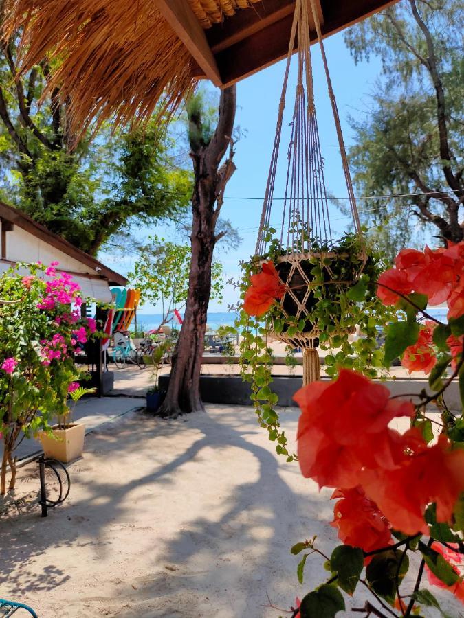 Bale Sampan Boutique Bungalows Gili Trawangan Exterior photo